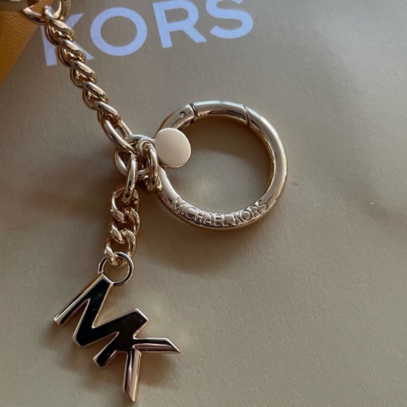 New with tags. Michael Kors case for iPods - Picture 4 of 6